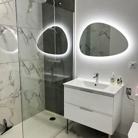 Maison Spacieuse Climatisee Avec Jardin 2 Pkg Et Piscine فيلة *