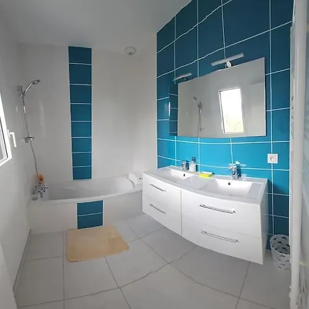 فيلة Maison Spacieuse Climatisee Avec Jardin 2 Pkg Et Piscine *