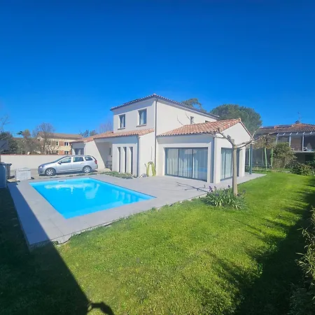 Maison Spacieuse Climatisee Avec Jardin 2 Pkg Et Piscine فيلة