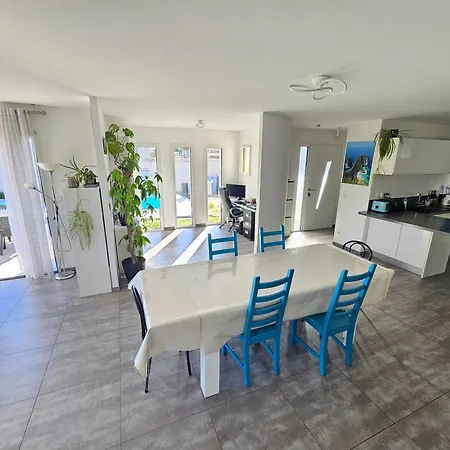 Maison Spacieuse Climatisee Avec Jardin 2 Pkg Et Piscine