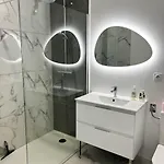 Maison Spacieuse Climatisee Avec Jardin 2 Pkg Et Piscine Villa *