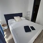 Maison Spacieuse Climatisee Avec Jardin 2 Pkg Et Piscine