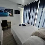 Maison Spacieuse Climatisee Avec Jardin 2 Pkg Et Piscine *