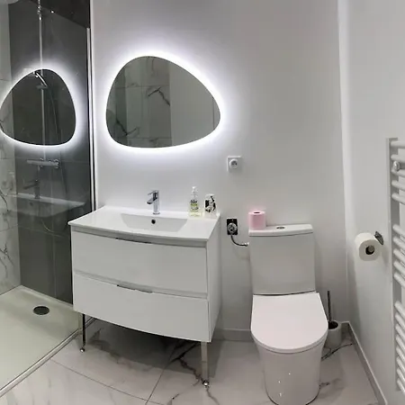 Maison Spacieuse Climatisee Avec Jardin 2 Pkg Et Piscine *