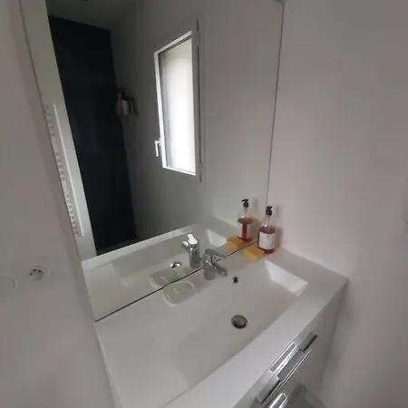 Maison Spacieuse Climatisee Avec Jardin 2 Pkg Et Piscine *