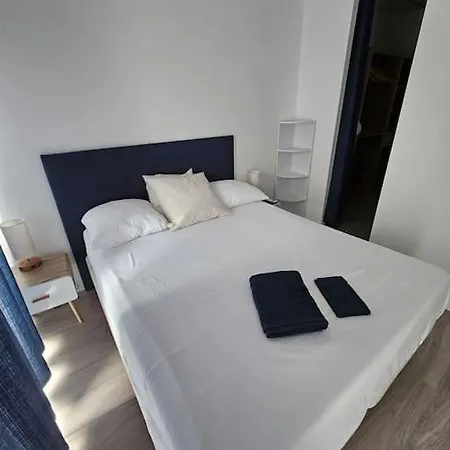 Maison Spacieuse Climatisee Avec Jardin 2 Pkg Et Piscine