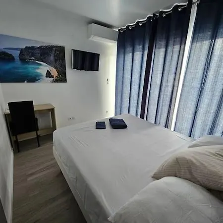 Maison Spacieuse Climatisee Avec Jardin 2 Pkg Et Piscine *