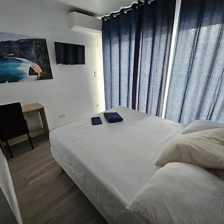 Maison Spacieuse Climatisee Avec Jardin 2 Pkg Et Piscine *