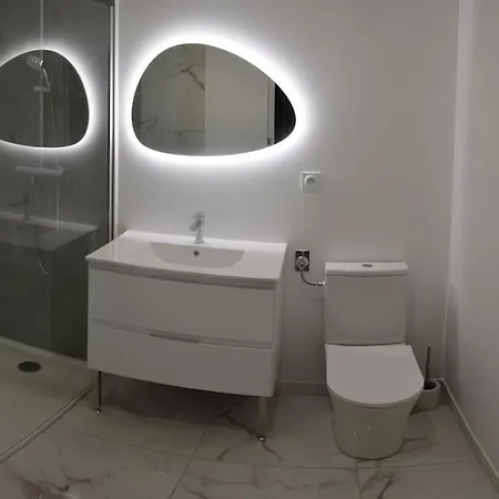 Maison Spacieuse Climatisee Avec Jardin 2 Pkg Et Piscine Villa *